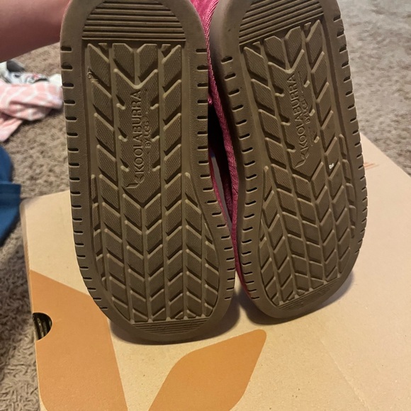 Koolaburra pink ribbon boots - Picture 4 of 4